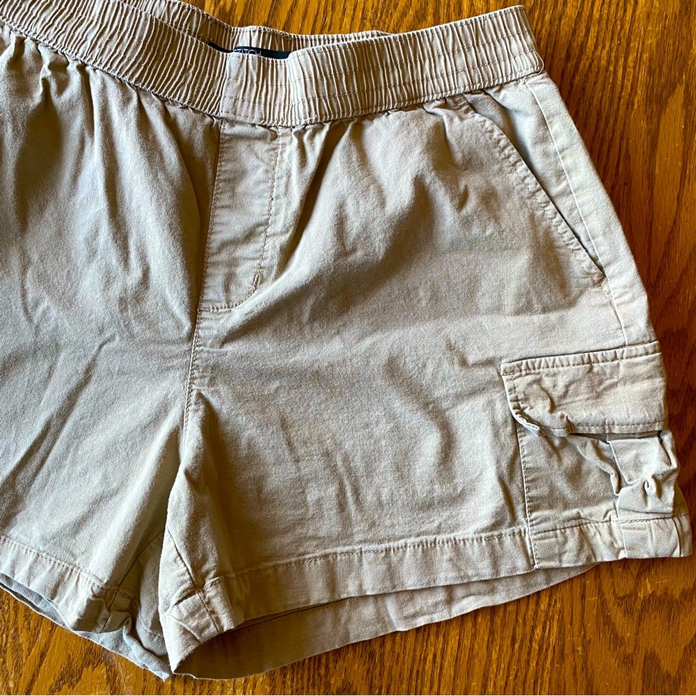 Women’s Khaki Elastic-Waist Utility Shorts